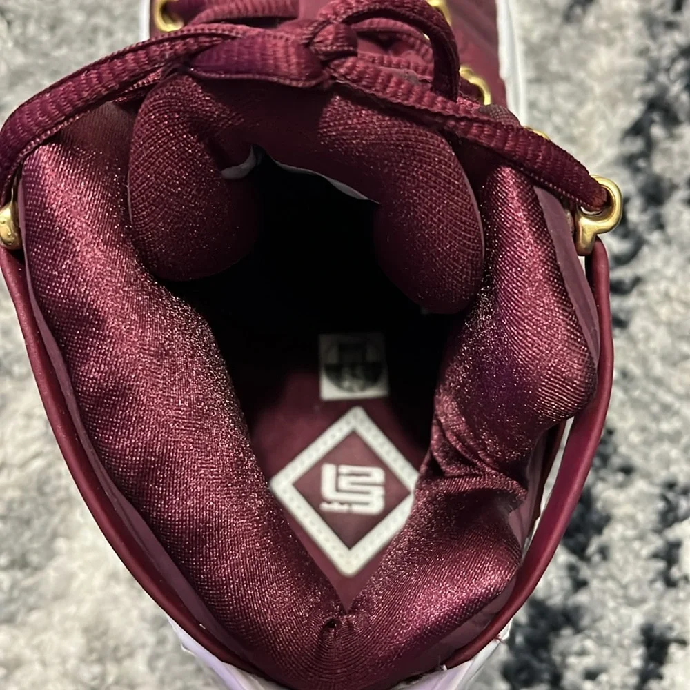 Nike LeBron 3 Christ The King - Picture 6 of 8